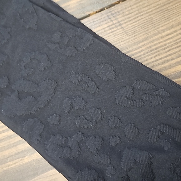 Twenty Montreal 3D Activewear Leopard Print High Waisted Black Leggings Small - Picture 4 of 6